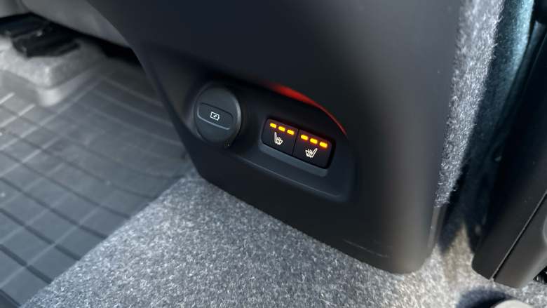 Volvo XC40 2.0 B4P Ultra Dark 5dr Auto Petrol Estate